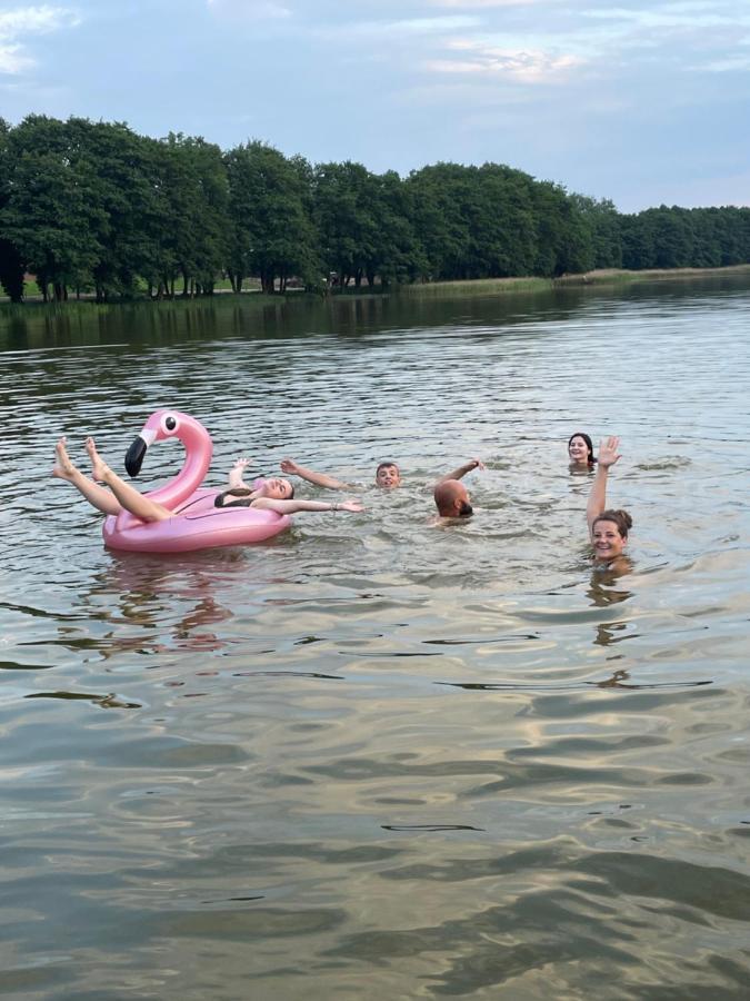Między Nami Nad Jeziorem Kołczewo