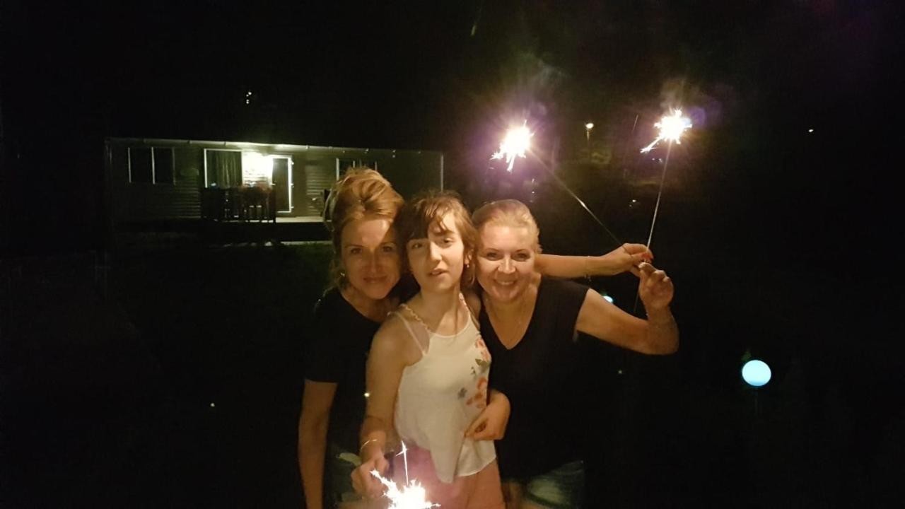 Między Nami Nad Jeziorem Kemping
